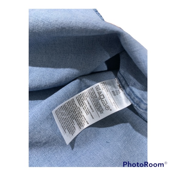 ✨ Old Navy Denim Short Sleeve Button Down Shirt - Picture 7 of 7